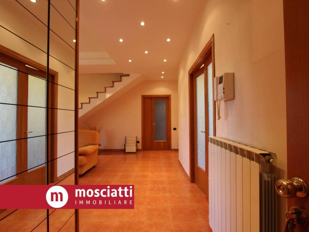 Casa indipendente a Castelraimondo in Via Del Vallato, 29 - Foto 4