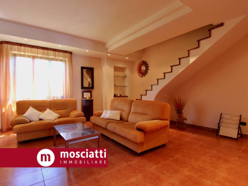 Casa indipendente a Castelraimondo in Via Del Vallato, 29 - Foto 5