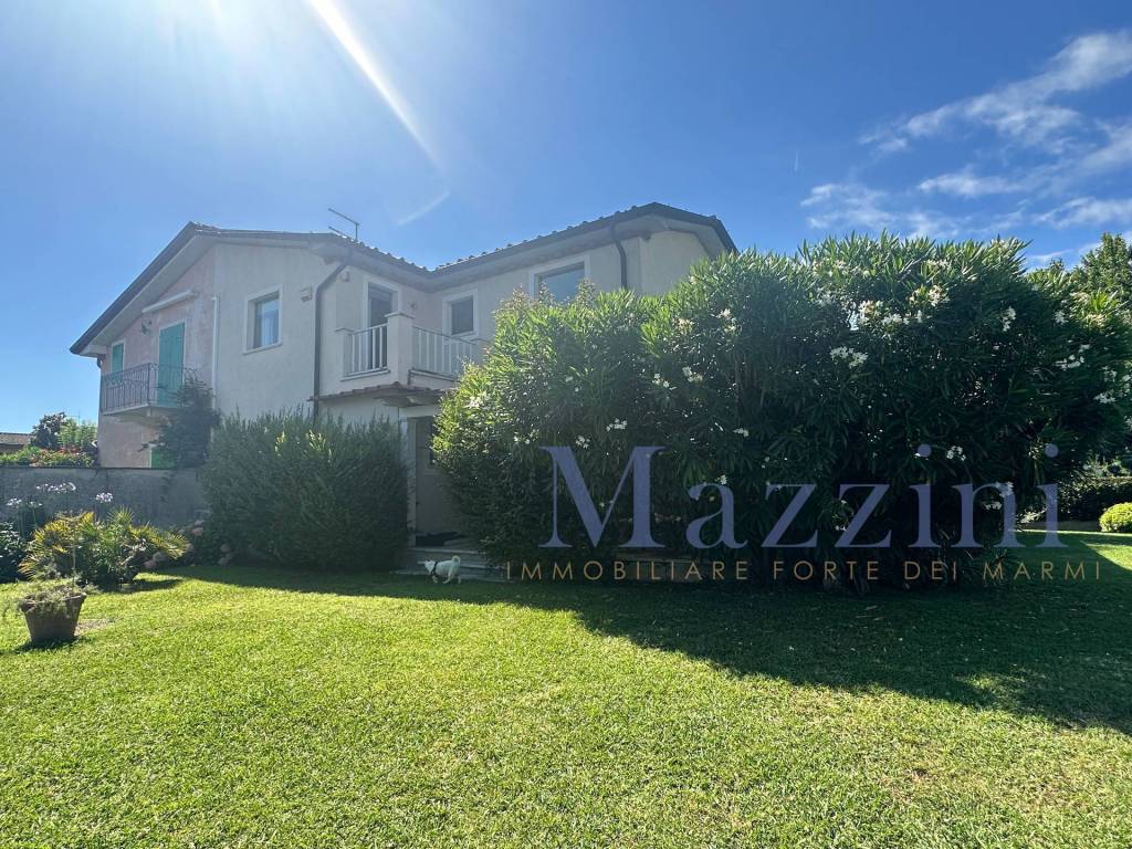 Villa a Forte dei marmi in via donati - Foto 2
