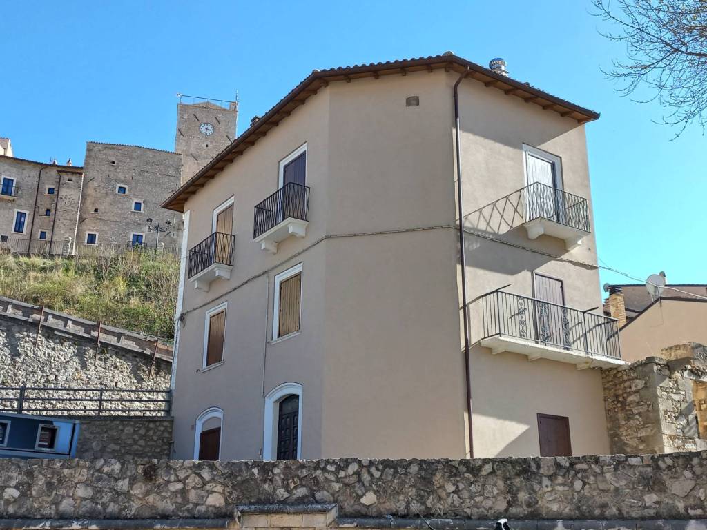 Casa indipendente a Castel del monte in Via Cesare Battisti - Foto 2