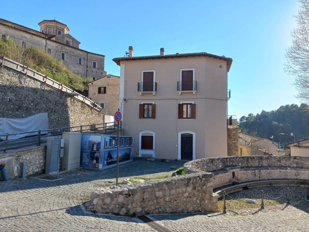 Casa indipendente a Castel del monte in Via Cesare Battisti - Foto 4