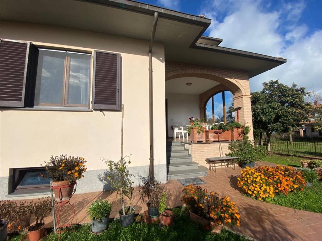 Villa a Castiglione del lago in via G. di Vittorio - Foto 2