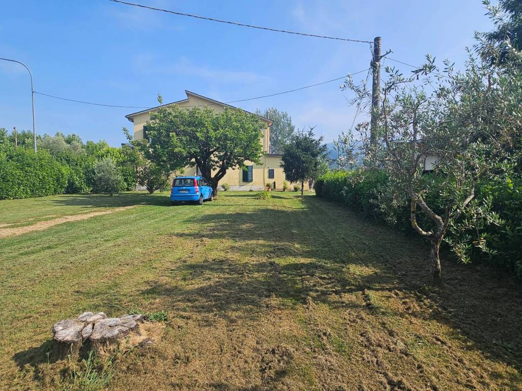 Villa a Capannori in Via delle Querce - Foto 2