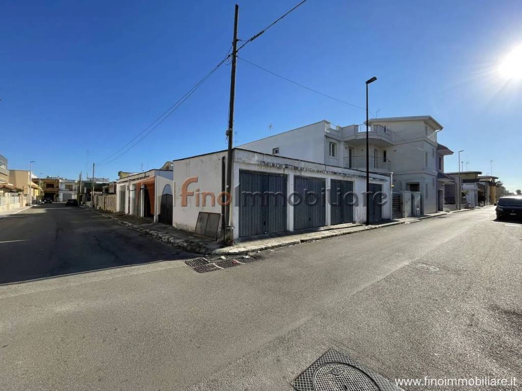 Box / garage a San pietro vernotico in Via Palma, 84 - Foto 2