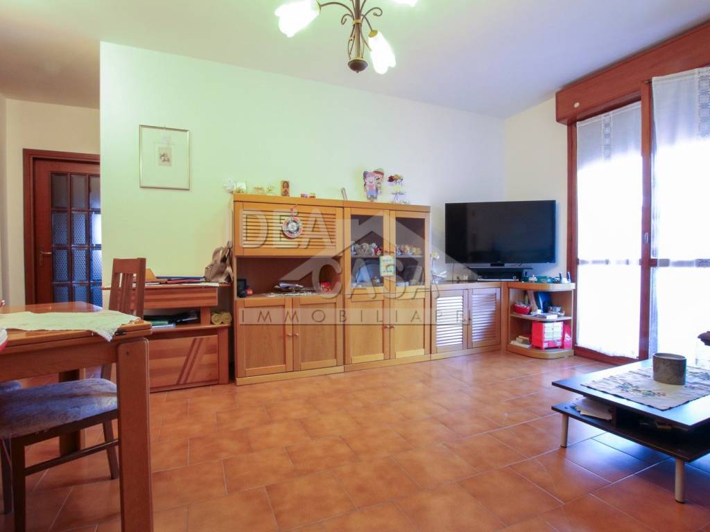 Appartamento a Mirandola in Viale La Favorita, 25 - Foto 2