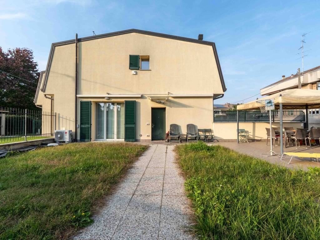 Villetta a schiera a Saronno in Via Campo dei Fiori - Foto 2