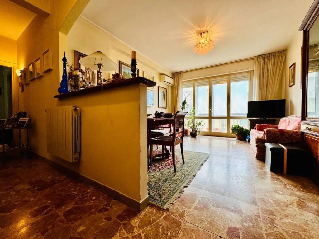 Appartamento a Camaiore in Viale Cristoforo Colombo, 96 - Foto 2