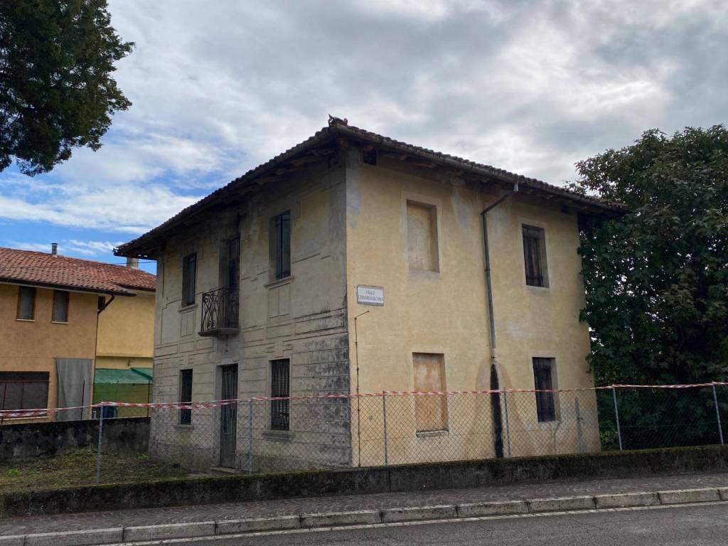 Villa a Tavagnacco in Viale Leonardo Da Vinci, 1 - Foto 5