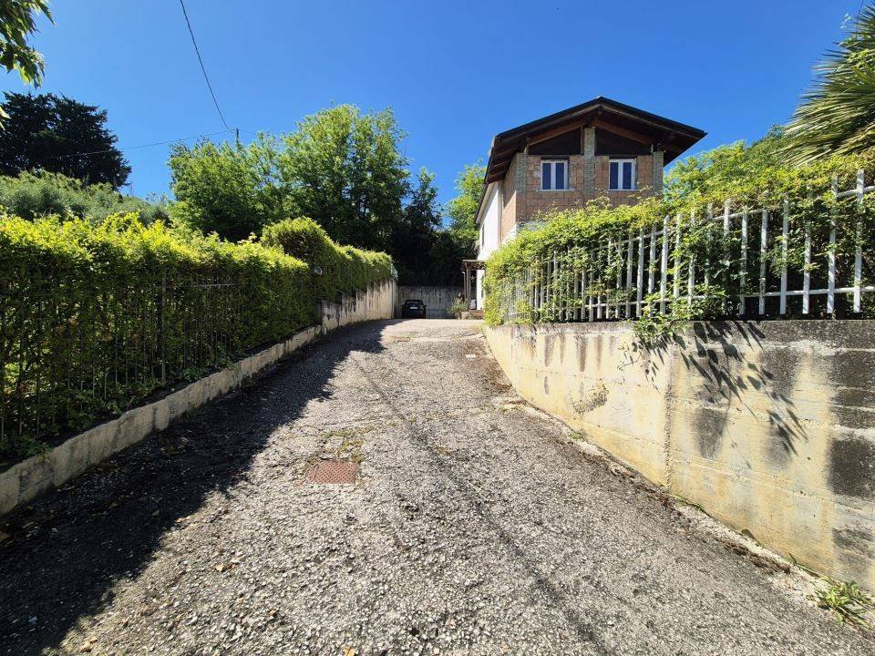 Villa a Manoppello in Via Don Rocco D' Alessandro 14 - Foto 2