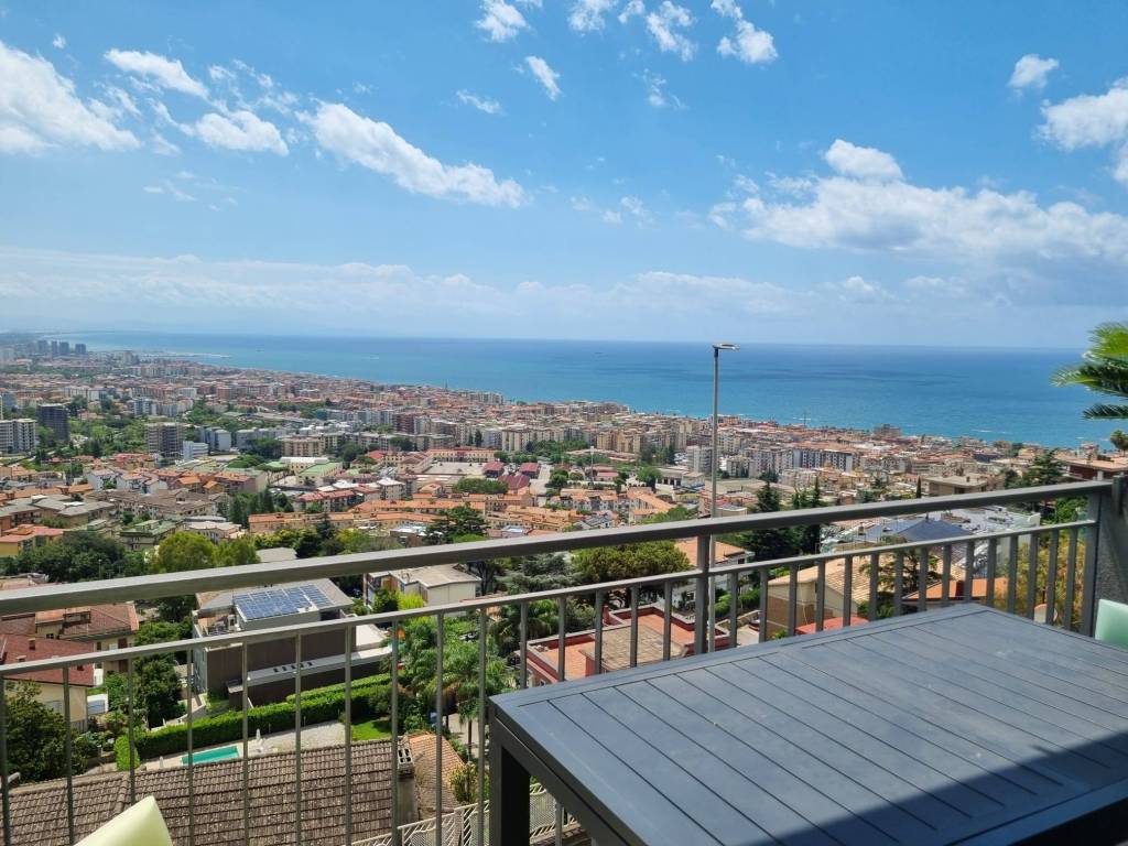 Appartamento a Salerno in Viale degli Eucalipti, 36 - Foto 2