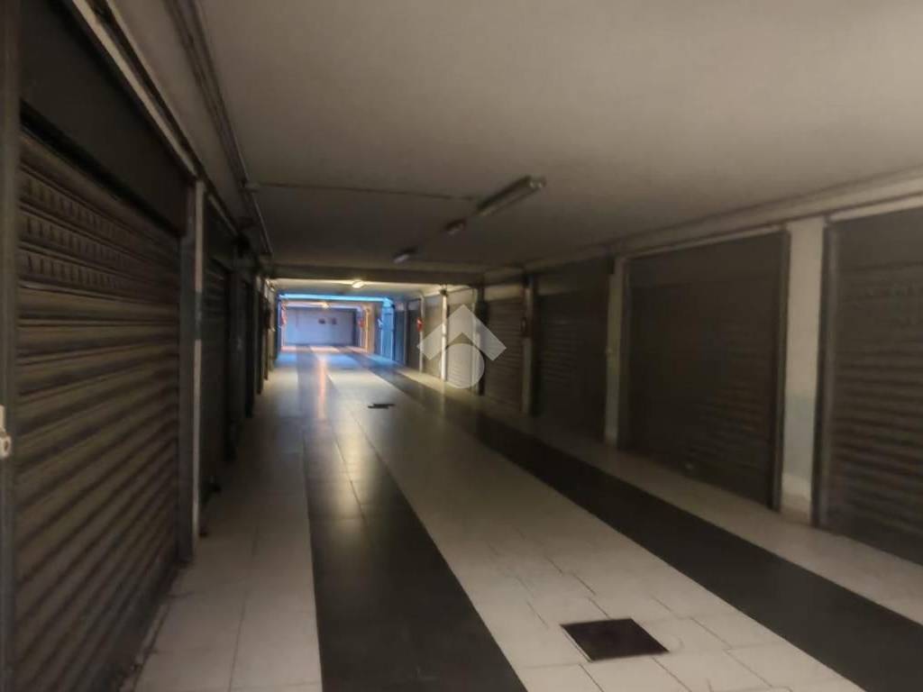 Box / garage a Salerno in Viale Richard Wagner - Foto 5