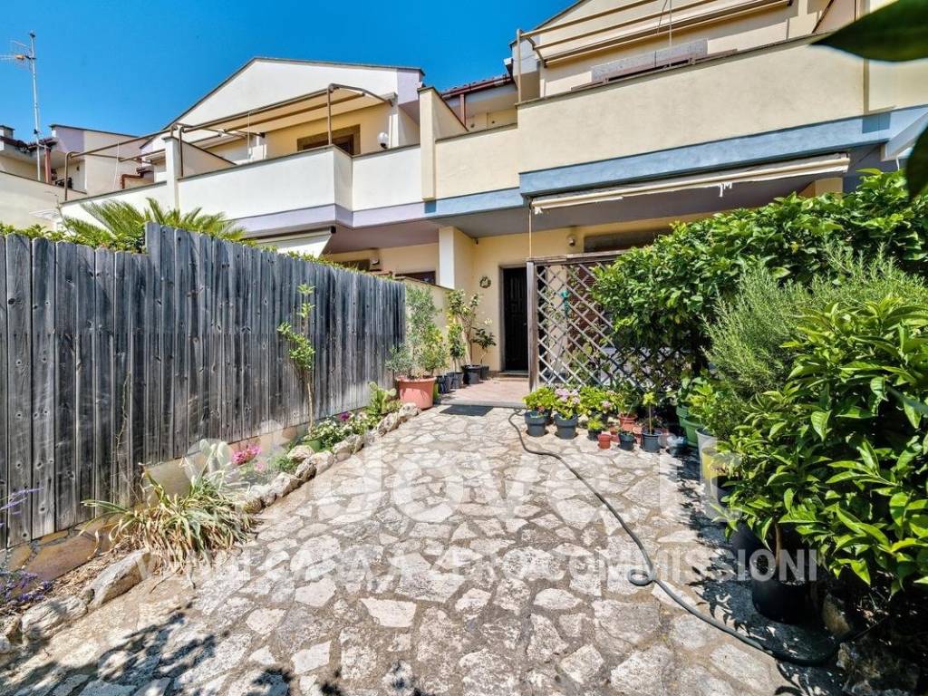 Villa a Santa marinella in Via Mare Mediterraneo, 15 - Foto 5