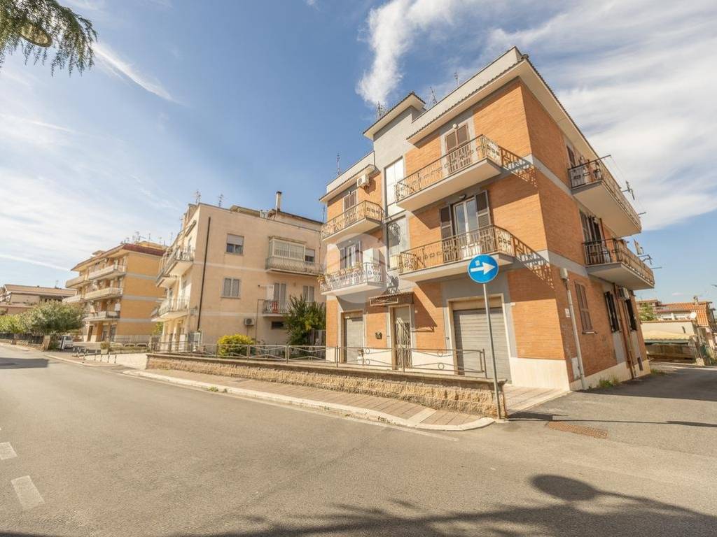 Appartamento a Tivoli in Via di Villa Adriana, 166 - Foto 4