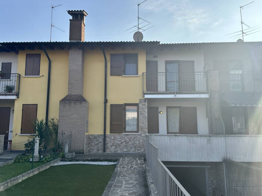 Villetta a schiera a Pontevico in Via Grazia Deledda, 13 - Foto 2