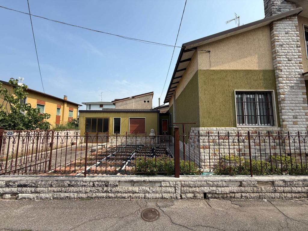 Villa a Ghedi in Via Amerigo Vespucci, 20 - Foto 2
