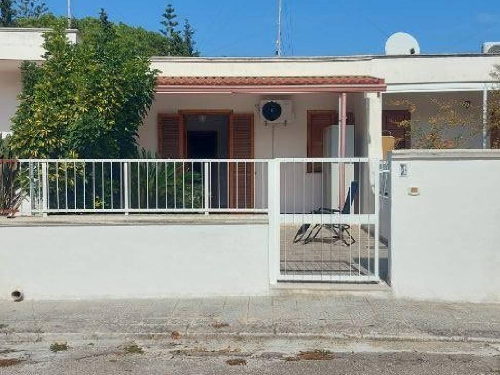 Casa indipendente a Melendugno in Viale dei Saraceni, 4 - Foto 2