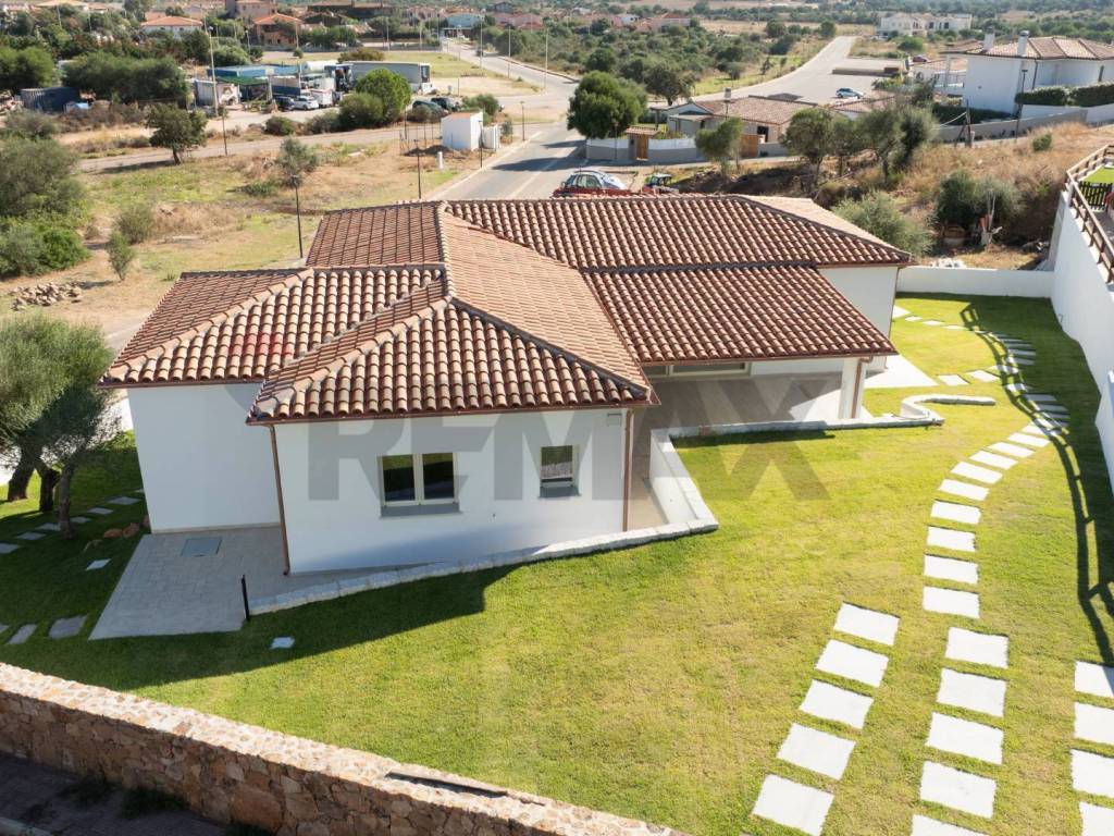 Villa a Loiri porto san paolo in Via Leonardo Da Vinci - Foto 2