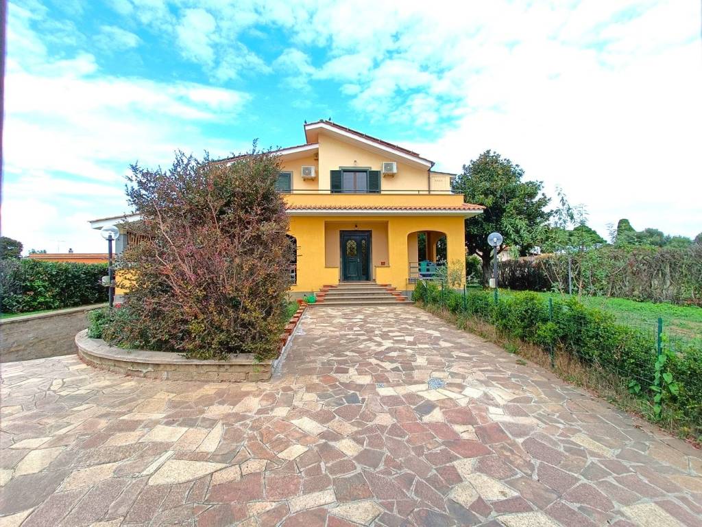 Villa a Aprilia in Via Vulcano, 22 - Foto 3