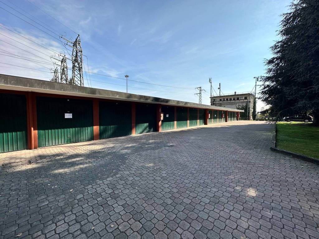 Box / garage a Arona in Via Valle Vevera, 12 - Foto 3