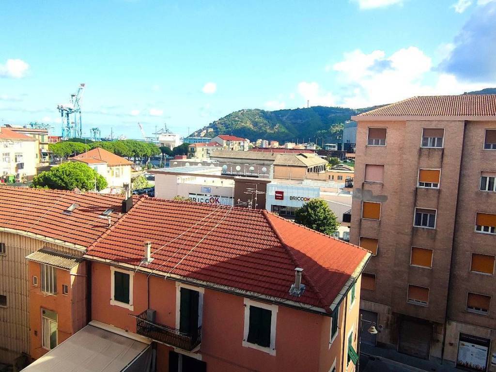Appartamento a Vado ligure in Via V Emanuele II, 1 - Foto 2
