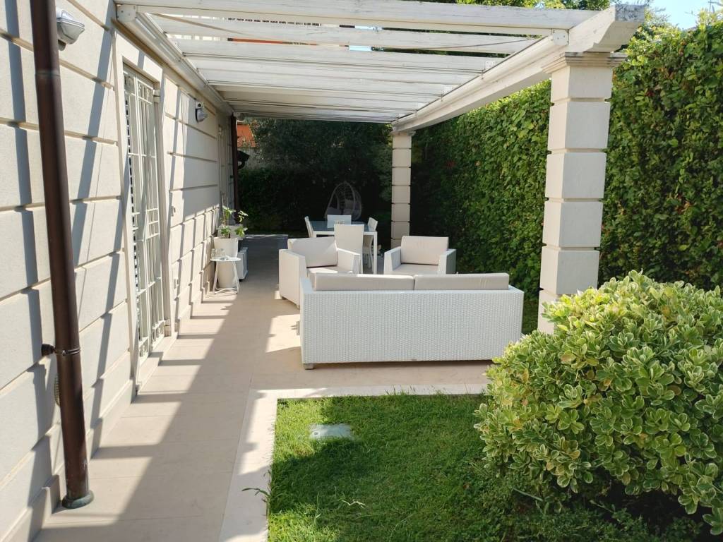Villa a Forte dei marmi in Via Giovanni Agnelli, 67 - Foto 2