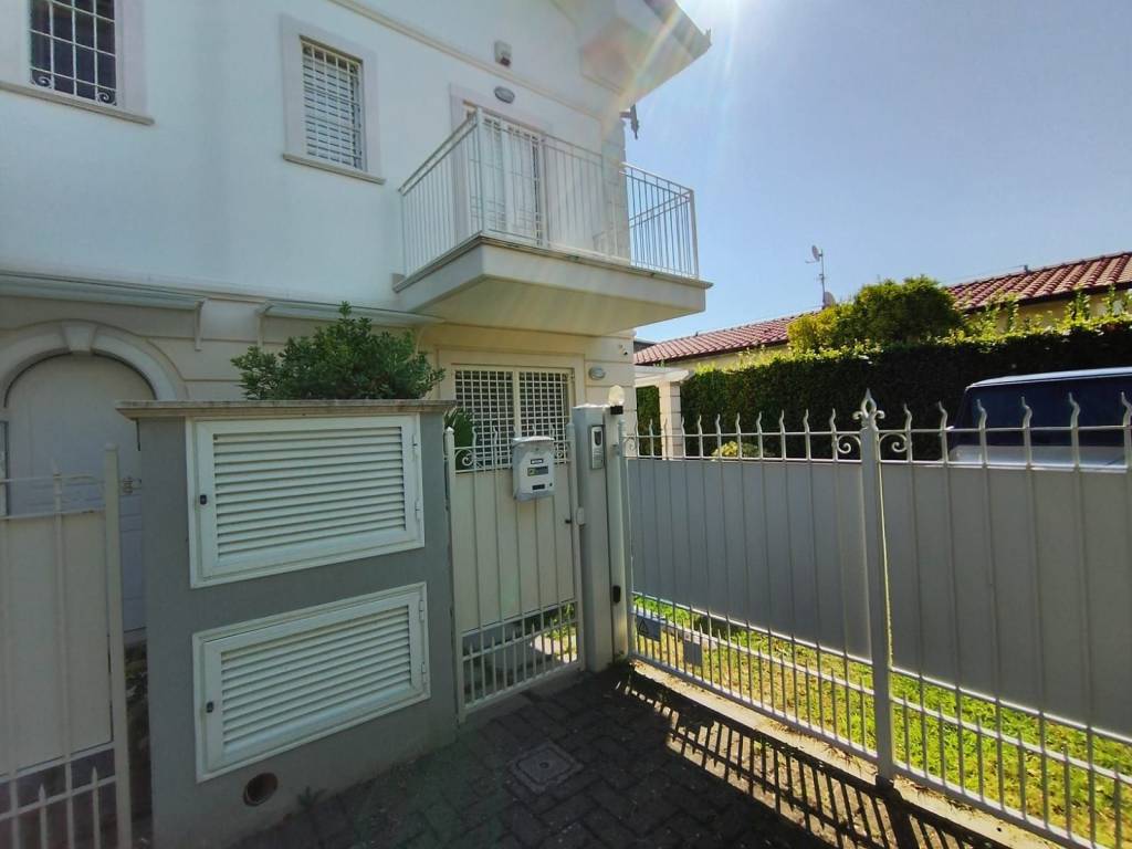 Villa a Forte dei marmi in Via Giovanni Agnelli, 67 - Foto 3