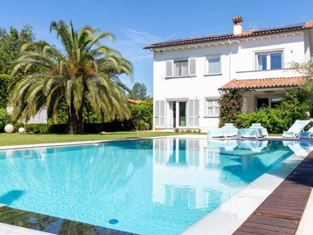 Villa a Forte dei marmi in Via Gorizia - Foto 2