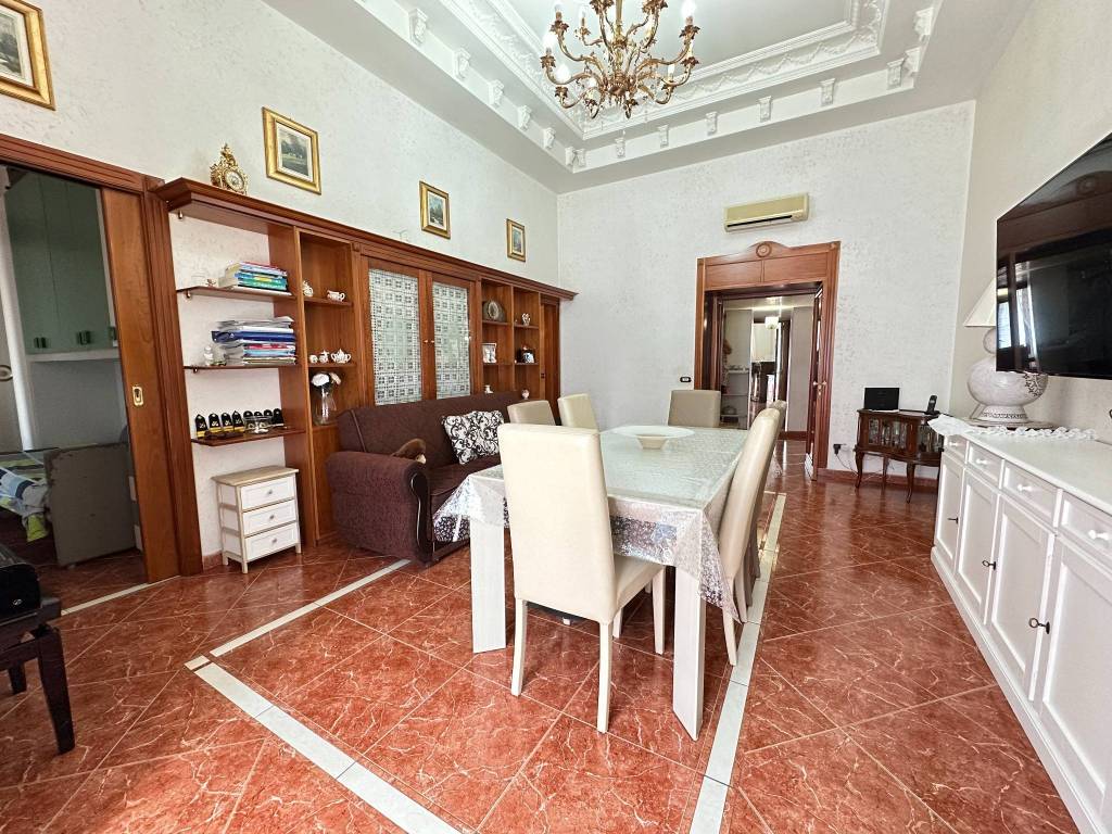 Appartamento a Napoli in Piazza Vincenzo Calenda - Foto 5