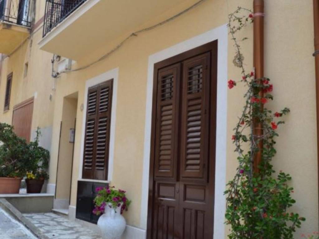 Casa indipendente a Castellammare del golfo in Via Trinità - Foto 2