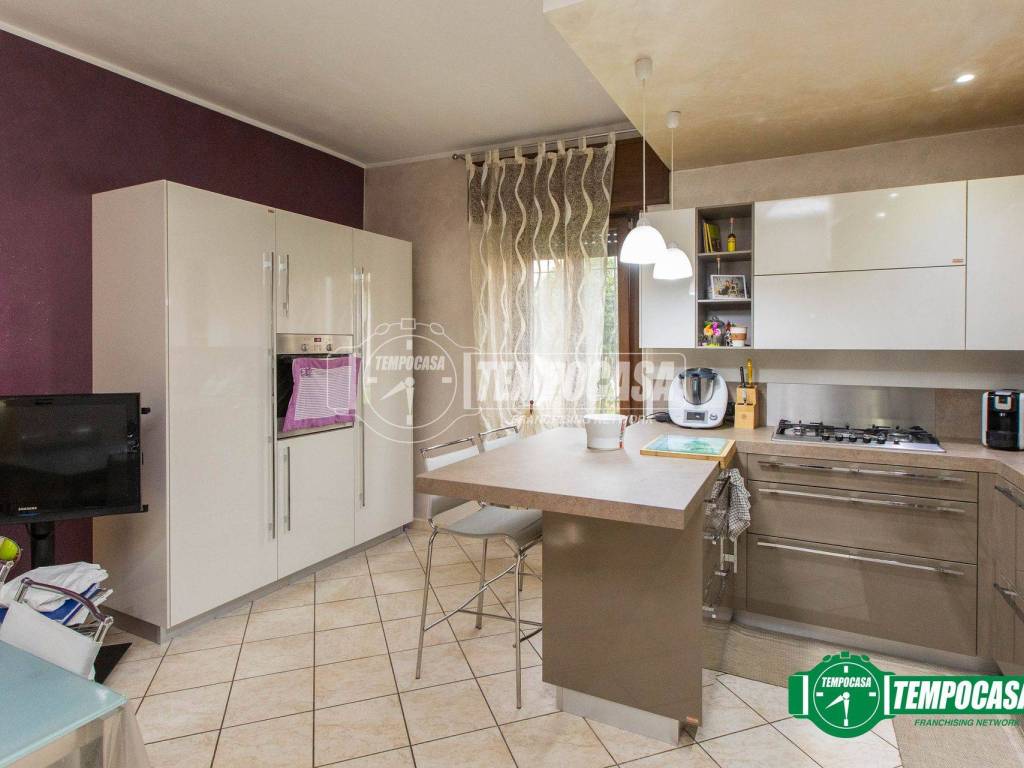 Casa indipendente a Momo in Via Giacomo Matteotti - Foto 4