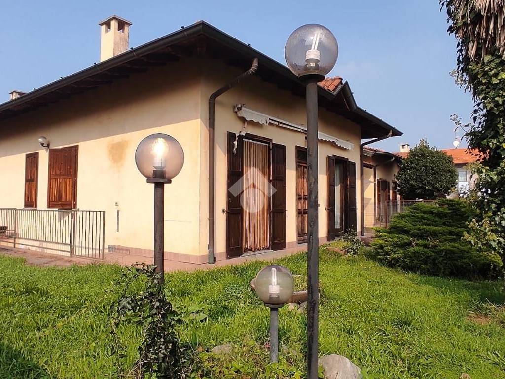 Villa a Lonate pozzolo in Via toti, 26 - Foto 2