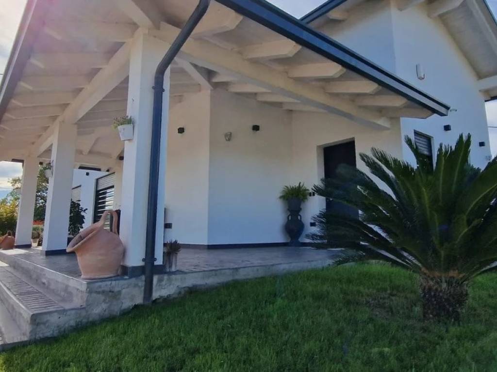 Villa a Collecorvino in Via Gabriele d'Annunzio, 6 - Foto 3