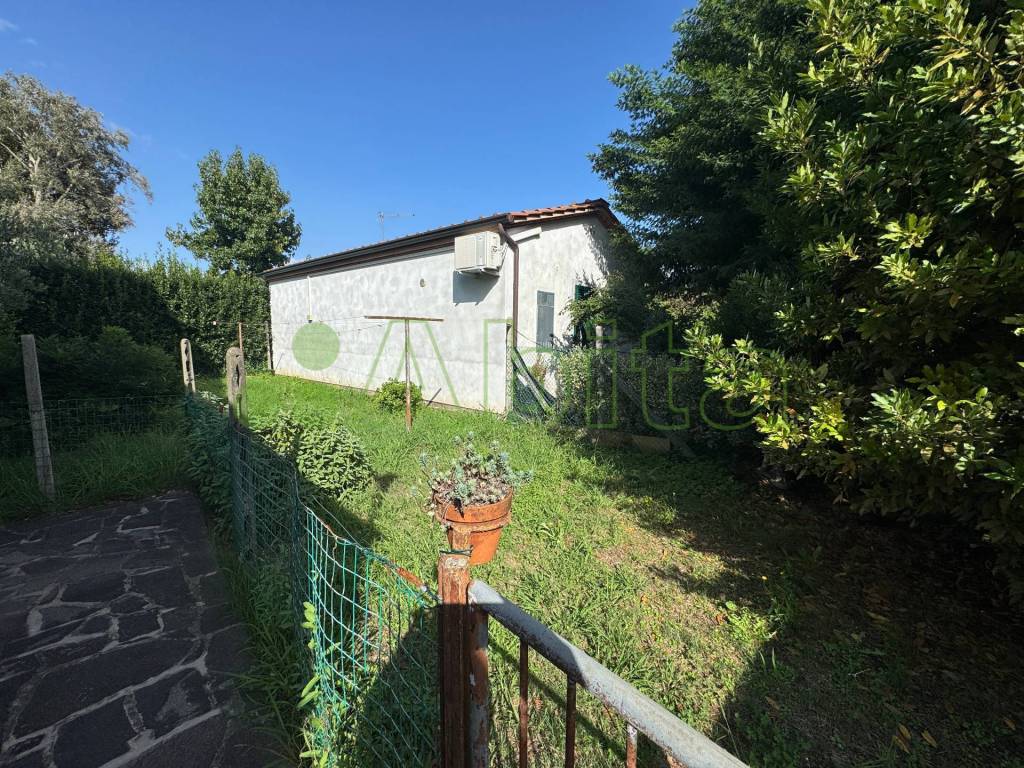 Appartamento a Lucca in VIA DI SORBANO DEL VESCOVO - Foto 4