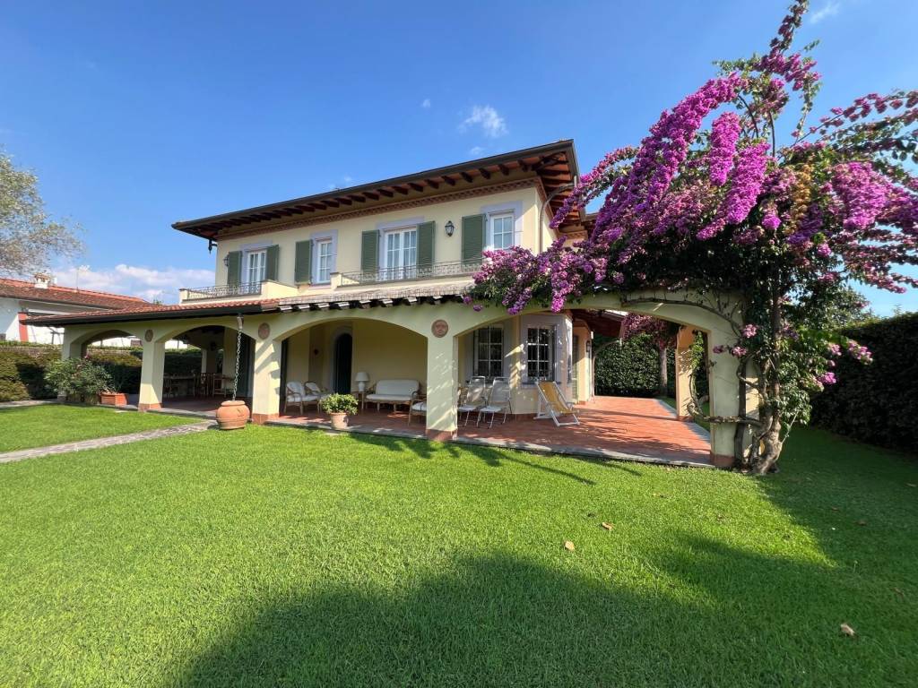 Villa a Forte dei marmi in Via F. Donati - Foto 2