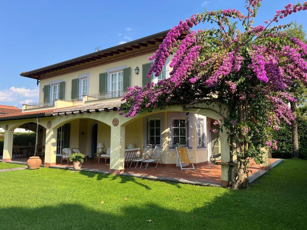 Villa a Forte dei marmi in Via F. Donati - Foto 3