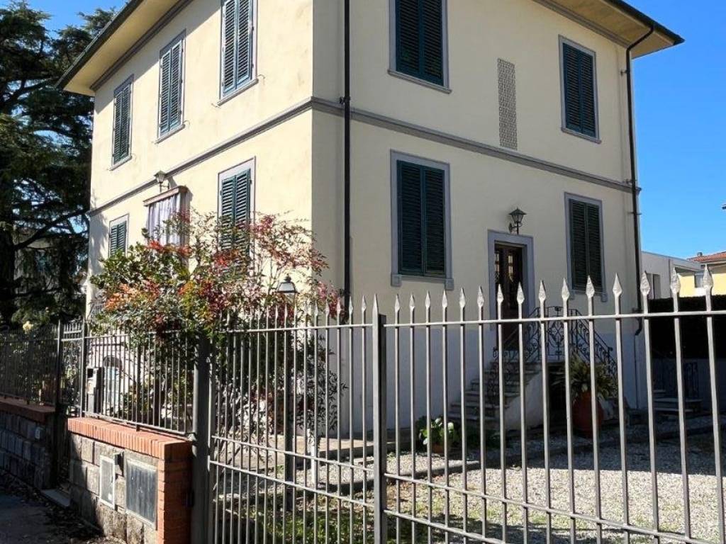 Villa a Lucca in Via Giovanni Sercambi - Foto 2