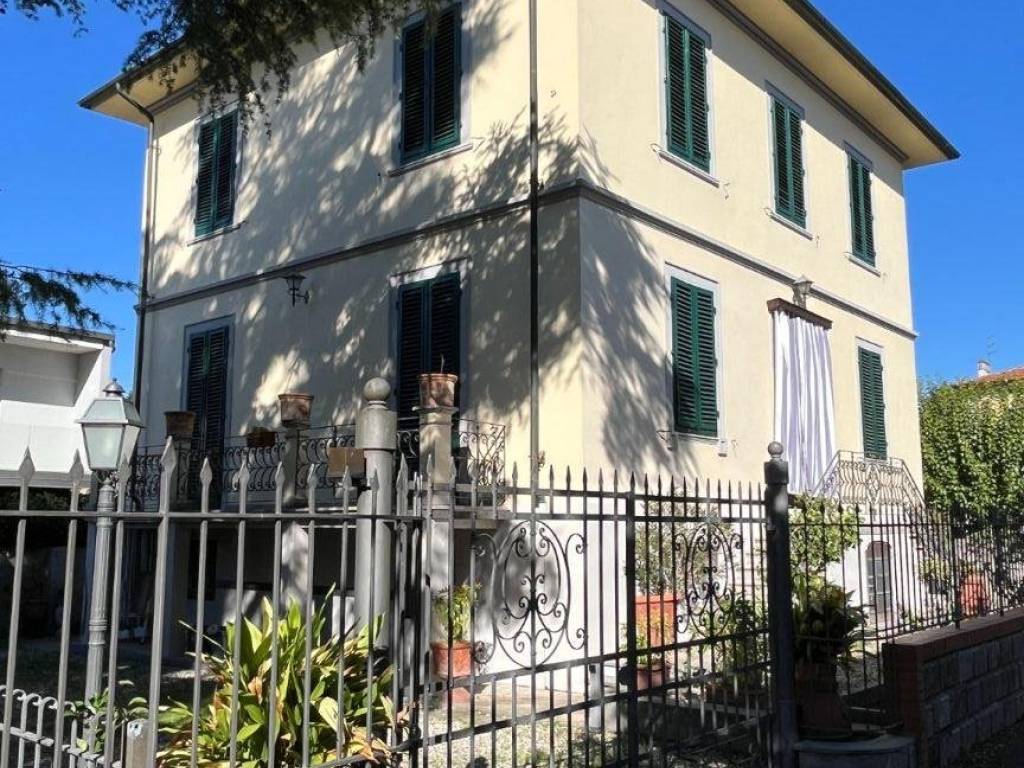 Villa a Lucca in Via Giovanni Sercambi - Foto 3