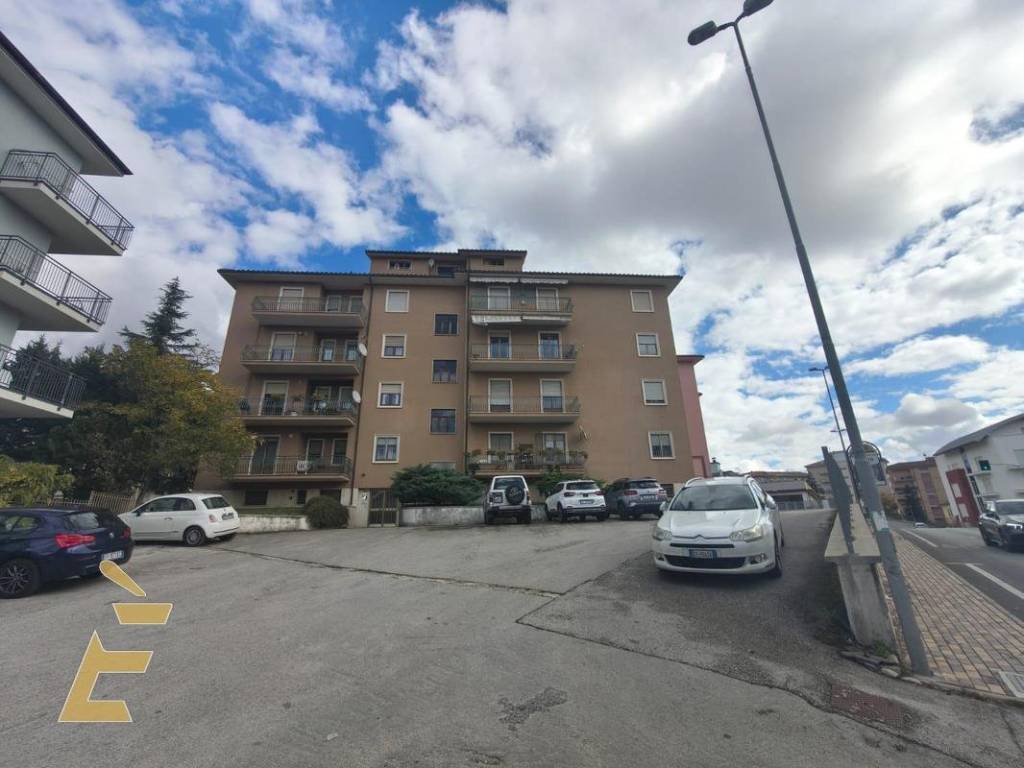 Appartamento a L'aquila in viale caduti di via fani, 3 - Foto 2