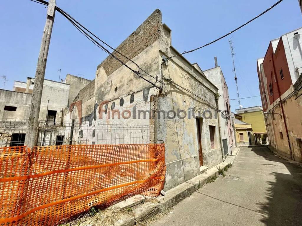 Casa indipendente a San pietro vernotico in Piazza Regina Margherita, 3 - Foto 3