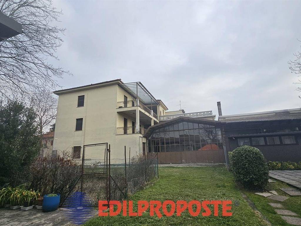 Palazzo / stabile a Varedo in via monza, 50 - Foto 4