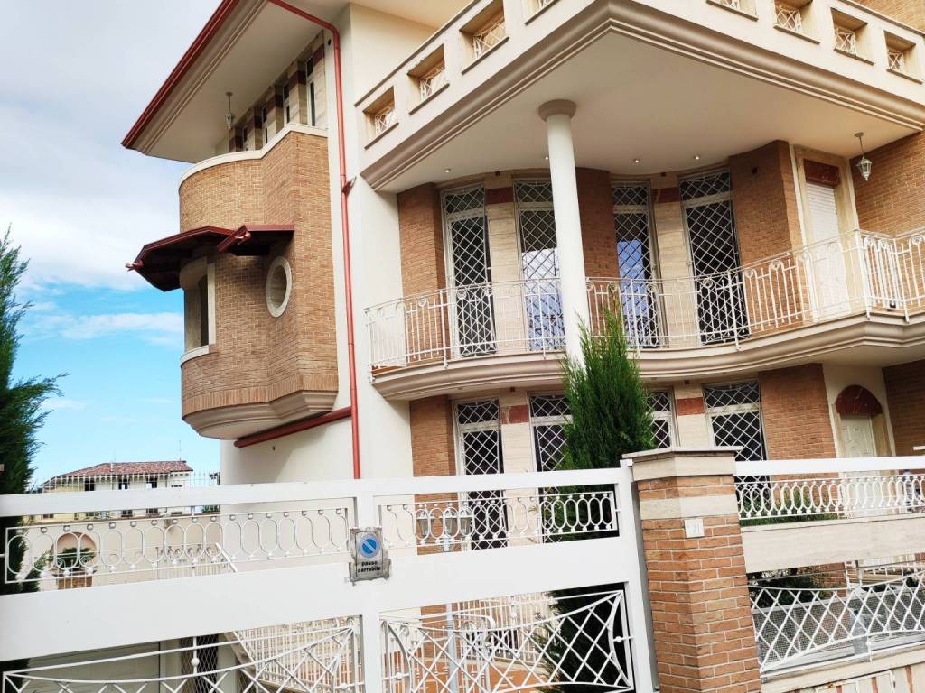 Villa a Trentola-ducenta in Via 4 Novembre - Foto 2
