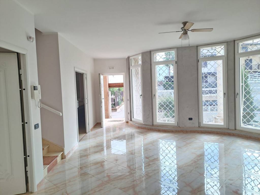 Villa a Trentola-ducenta in Via 4 Novembre - Foto 5