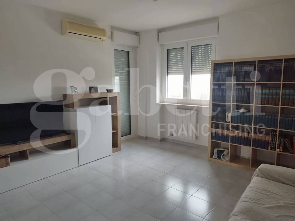 Appartamento a Taranto in PIAZZA SANDRO PERTINI , 8 - Foto 2