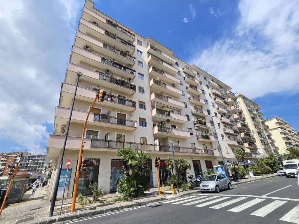 Appartamento a Napoli in Viale di Augusto, 56 - Foto 2