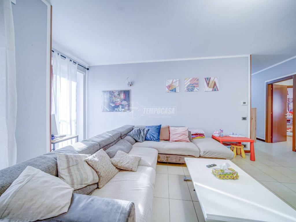 Appartamento a Cassano magnago in Via carducci 26 - Foto 5