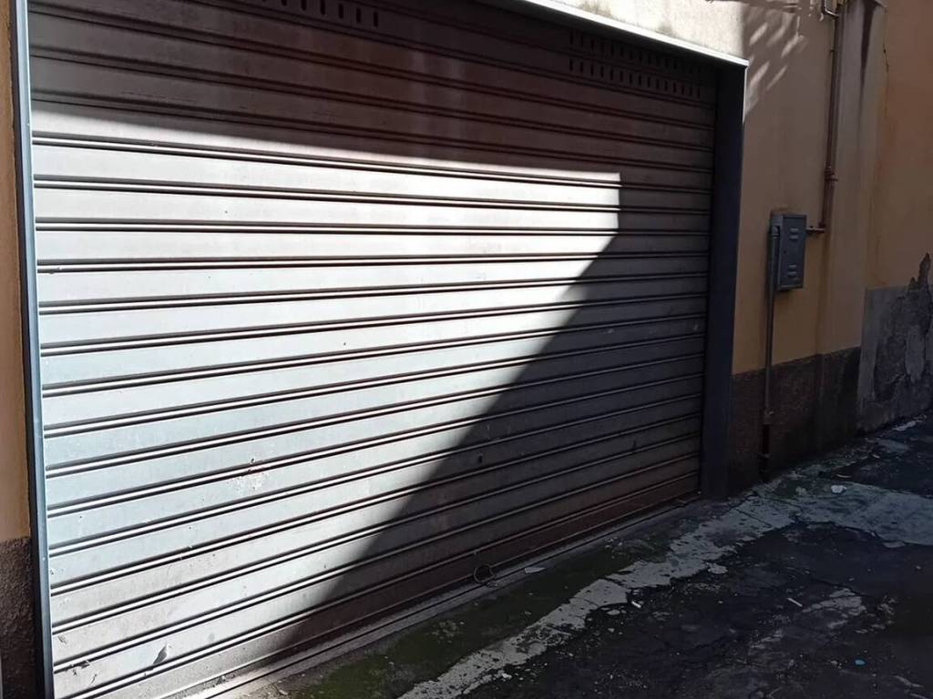 Box / garage a Adrano in Via Saturno, 5 - Foto 3