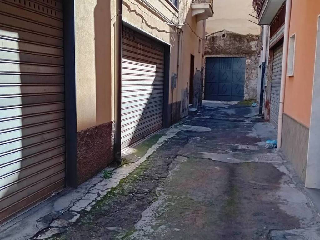 Box / garage a Adrano in Via Saturno, 5 - Foto 4