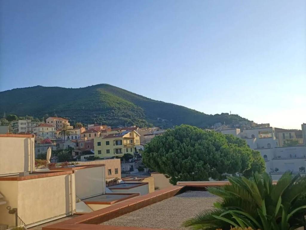 Appartamento a Spotorno in Via Verdi - Foto 1
