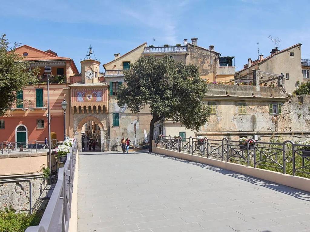 Appartamento a Finale ligure in Piazza Di Porta Testa - Foto 2