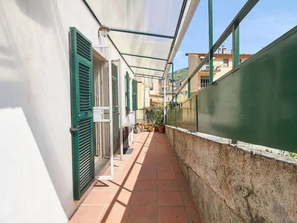 Appartamento a Finale ligure in Piazza Di Porta Testa - Foto 3